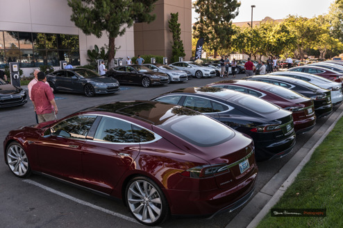 Parkeringen utanför Teslive (Foto: Tesla Motors Club) Parkeringen utanför Teslive (Foto: Tesla Motors Club)
