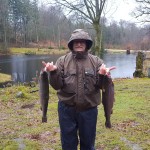 Anton med 2 fina fiskar