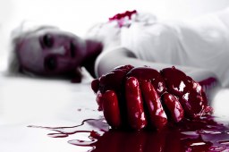 Från den nytagna serien "Love Hurts", modell Sandra Jansson, make-up: Linda Eriksson