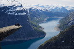Four people enjoying the view over Ringedalsvatnet at Trolltunga