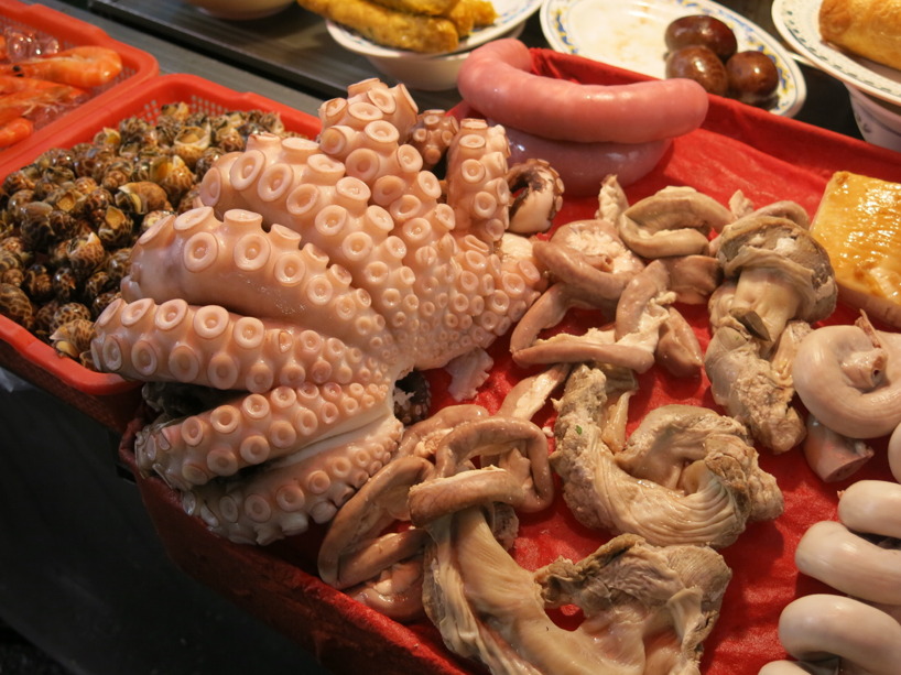Kaohsiungs nattmarknad var speciellt inriktad på sjömat och gigantiska bläckfiskar! Kaohsiungs nattmarknad var speciellt inriktad på sjömat och gigantiska bläckfiskar!