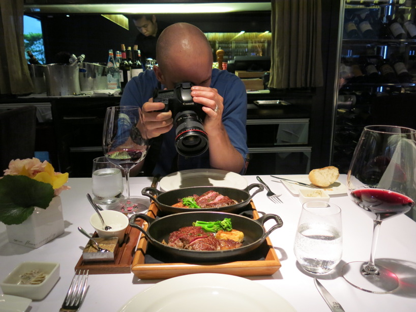 Så här ser det ut när familjen Engberg går på restaurang :) Så här ser det ut när familjen Engberg går på restaurang :)