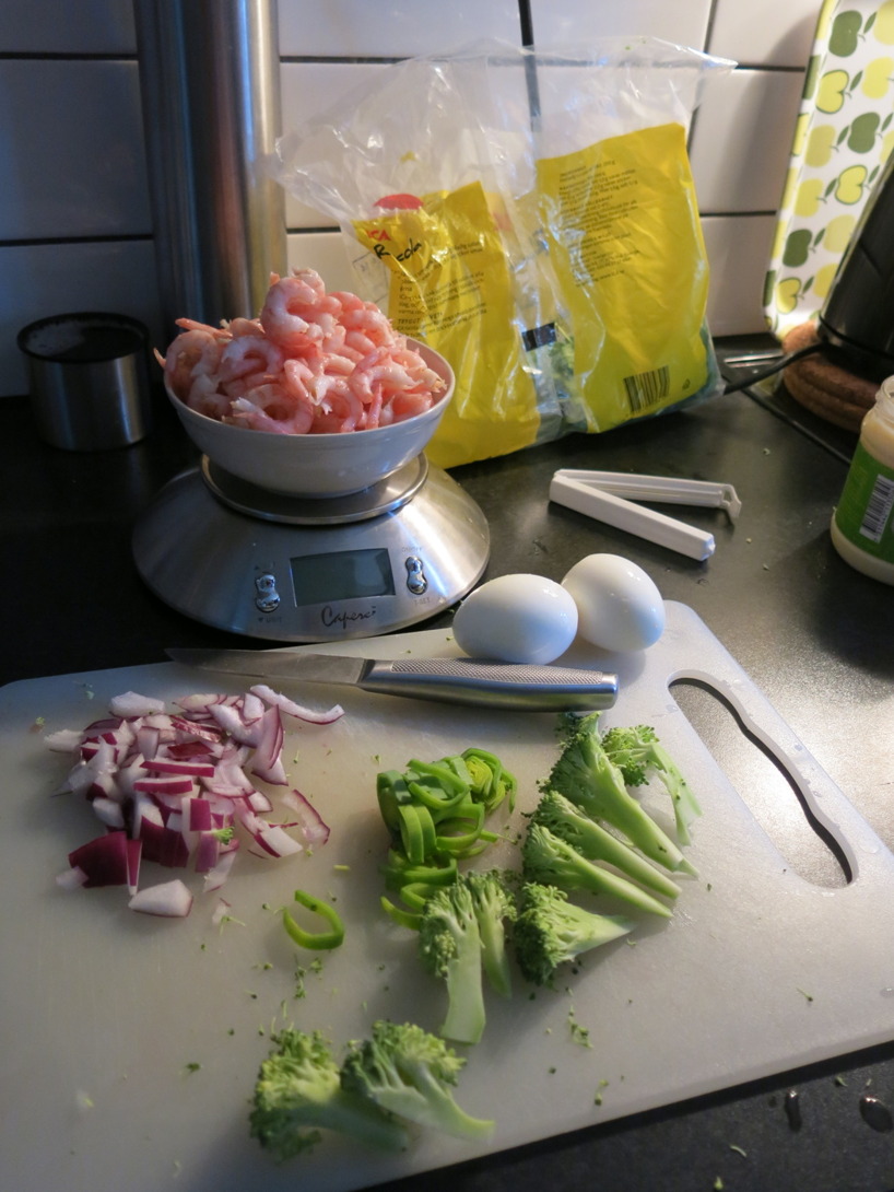 Räkbomb med 350g räkor för Rasmus och 250g för Sussie! Lyx! Räkbomb med 350g räkor för Rasmus och 250g för Sussie! Lyx!