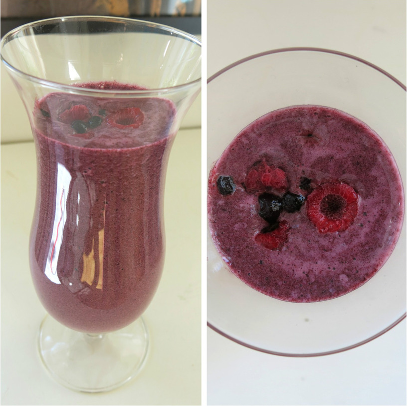 Björnbär, blåbär, hallon, spenat och naturellt proteinpulver. Björnbär, blåbär, hallon, spenat och naturellt proteinpulver.