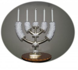  5 Armad Gotlandsljusstake. Den traditionella gotländska festljusstaken med stomme i trä klädd med papper i vitt och guld, vacker .