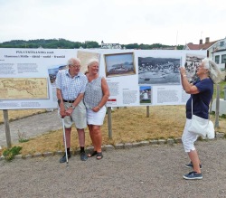 Hans-Otto Pyk tillsammans med sin dotter Ewa Pyk på invigningen. Till höger Chatarina Lindgren, en av dem som har gjort utställningen. Foto Christina Ullenius Hans-Otto Pyk tillsammans med sin dotter Ewa Pyk på invigningen. Till höger Chatarina Lindgren, en av dem som har gjort utställningen. Foto Christina Ullenius