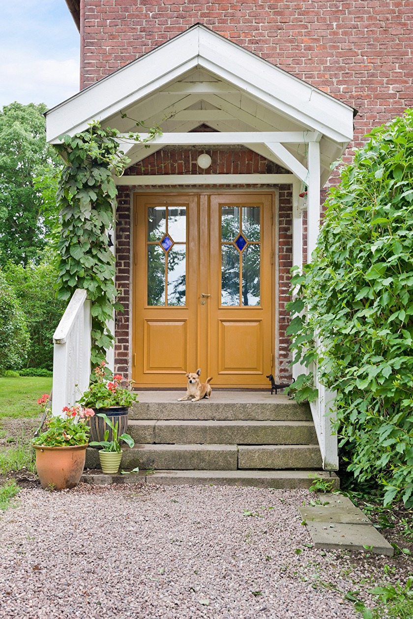 Välkomna till vårt hem! Dörren är gjord av snickeri Yggdrasil och målat med Ottosons oljefärg. OBS! Hunden är inte till salu. Välkomna till vårt hem! Dörren är gjord av snickeri Yggdrasil och målat med Ottosons oljefärg. OBS! Hunden är inte till salu.