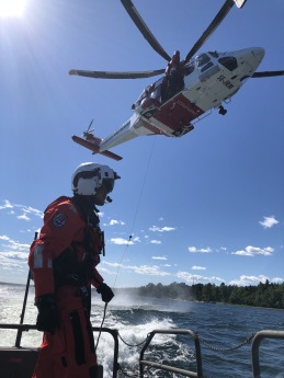 Vinschövning med SAR-helikoptern i Norrtälje. Vinschövning med SAR-helikoptern i Norrtälje.