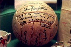 Detta är bollen som George Best gjorde sina sex mål med.