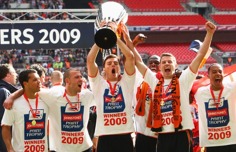Luton Town vinnare av Football League Trophy, men utan att kunna försvara titeln nästa år.