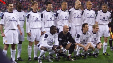 Lagbilden med 12 Manchester Unitedspelare. Karl Power står längst till vänster. Han är den ende som har armbandsur.