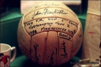 Detta är bollen som George Best gjorde sina sex mål med.