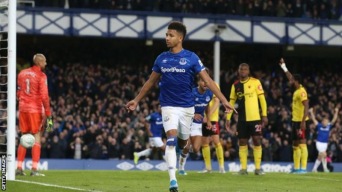 Mason Holgate gör Evertons första mål i matchen och samtidigt sitt allra första mål för Everton på 54 matcher.