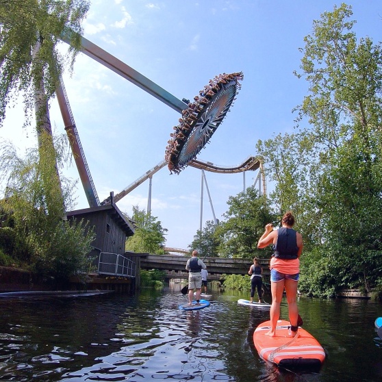 Ståpaddling / SUP i Fattighusån genom Liseberg i Göteborg. Ståpaddling / SUP i Fattighusån genom Liseberg i Göteborg.