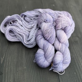 Garnlyckas merino, lila toner - Syren merino