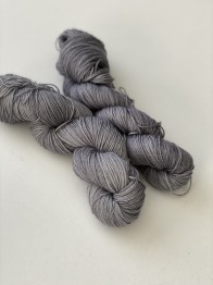 grey. sockgarn - grey sock