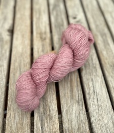 sockgarn, rosa nyanser - Dusty pink sock