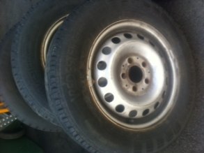 VW Transporter däck på fälg