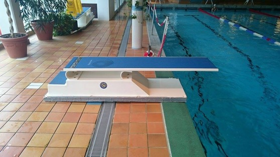 (Minisvikt typ 2 - för max 50 kg) Här den mindre svikten i Sydpoolen. Man har laminerat ocks den med silvertejp för att undvika skador när man kör den genom dörrar..... inte snyggt men effektivt! (Minisvikt typ 2 - för max 50 kg) Här den mindre svikten i Sydpoolen. Man har laminerat ocks den med silvertejp för att undvika skador när man kör den genom dörrar..... inte snyggt men effektivt!
