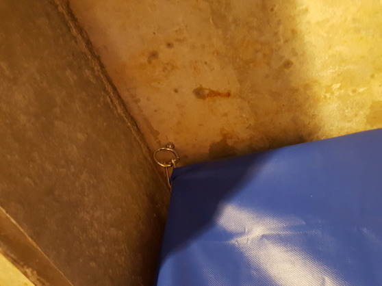 Linsäcken levereras med 4 stycken upphängningskrok som monteras i taket och där öljetterna på säckarna monteras. Linsäcken levereras med 4 stycken upphängningskrok som monteras i taket och där öljetterna på säckarna monteras.