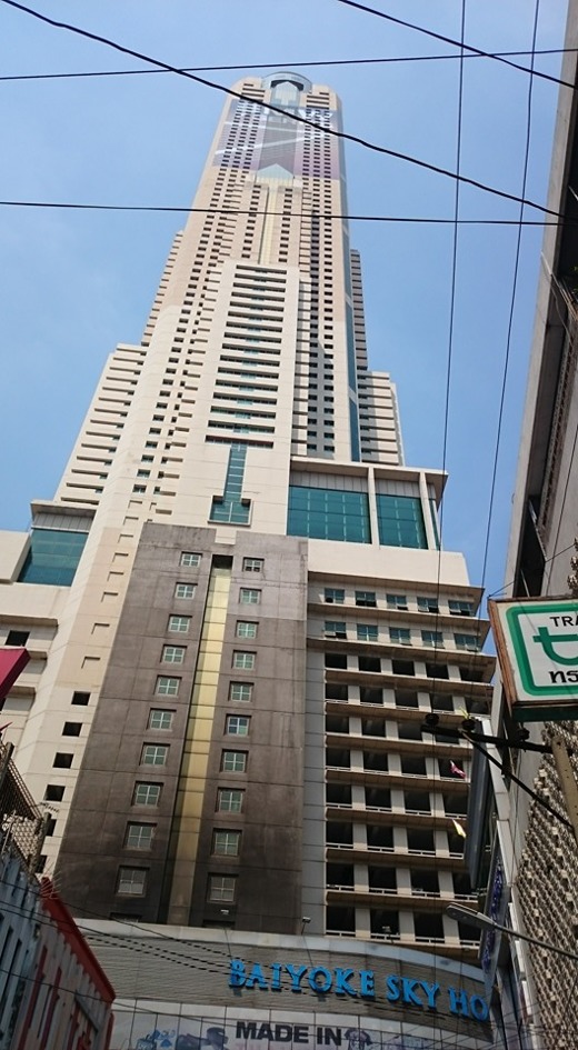 Bayokie Sky i Bangkok just nu bor vi på våning 73