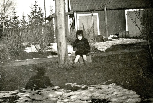 Foto från "Johanssons" hus/gård 1952-53. Bild från Marianne Brage, Vartofta 2014.
