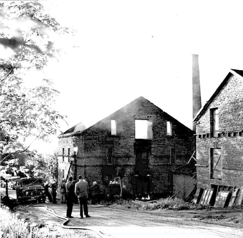 Brand någon gång på 1950-talet. Medverkade säkert till att fabriken lades ner p g a olönsamhet 1955. Då fanns 4-5 anställda kvar i verksamheten. (Skövde Stadsmuseum)