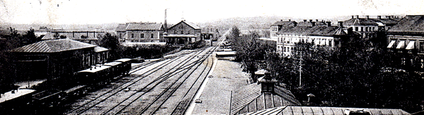 1890-talet Bangården söderut. Societetspaviljongerna t v, Skövde Mekaniska Verkstad, Spårändringarna 1876, "undergången" (1878) samt lokstall (1876) söderut. Blivande SAJ-angöring och Järnvägshotell. 1890-talet Bangården söderut. Societetspaviljongerna t v, Skövde Mekaniska Verkstad, Spårändringarna 1876, "undergången" (1878) samt lokstall (1876) söderut. Blivande SAJ-angöring och Järnvägshotell.