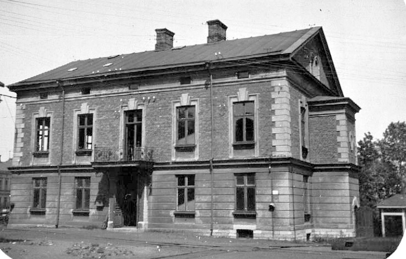 Skövde Mekaniska Verkstads kontorsbyggnad i ett förfallet skick. Idag restaurerat. (Västergötlands Museum)