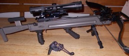 Med armborst Ultimate-Sniper 450 följer spännvinschen samt övrig tillbehör i likhet med modellen 400.